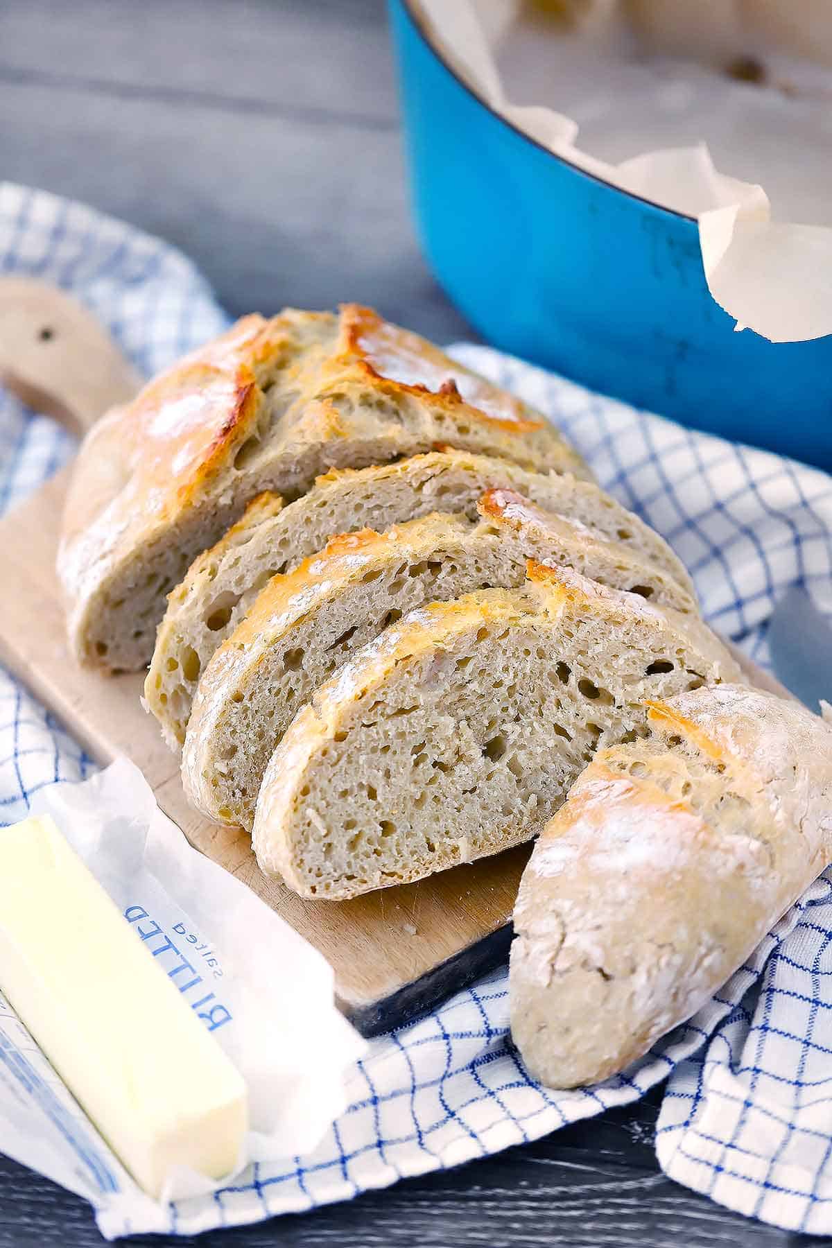 Dutch Oven No Knead Bread with a Crisp Crust and Fluffy Interior