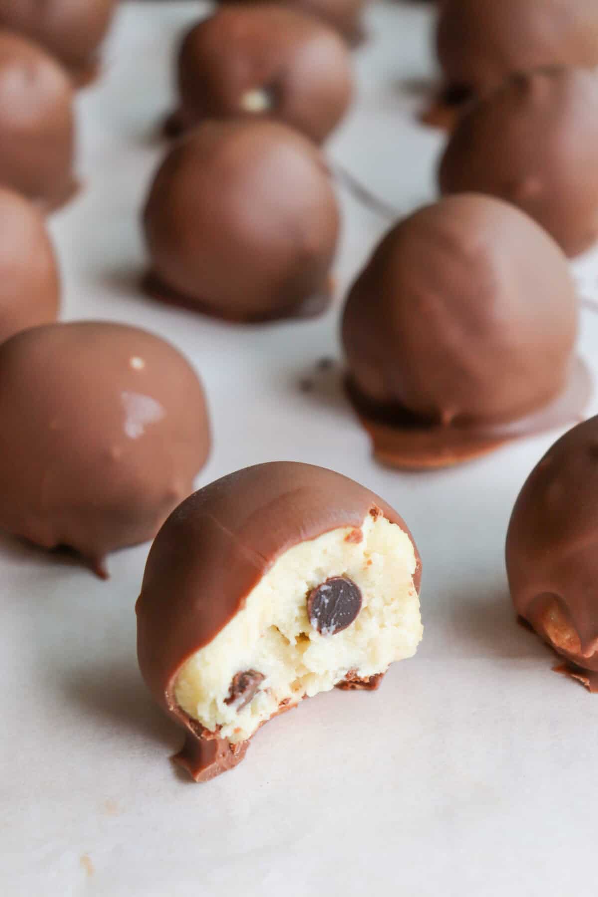 Cottage Cheese Protein Balls: Smooth, Sweet Snack Packed with Protein