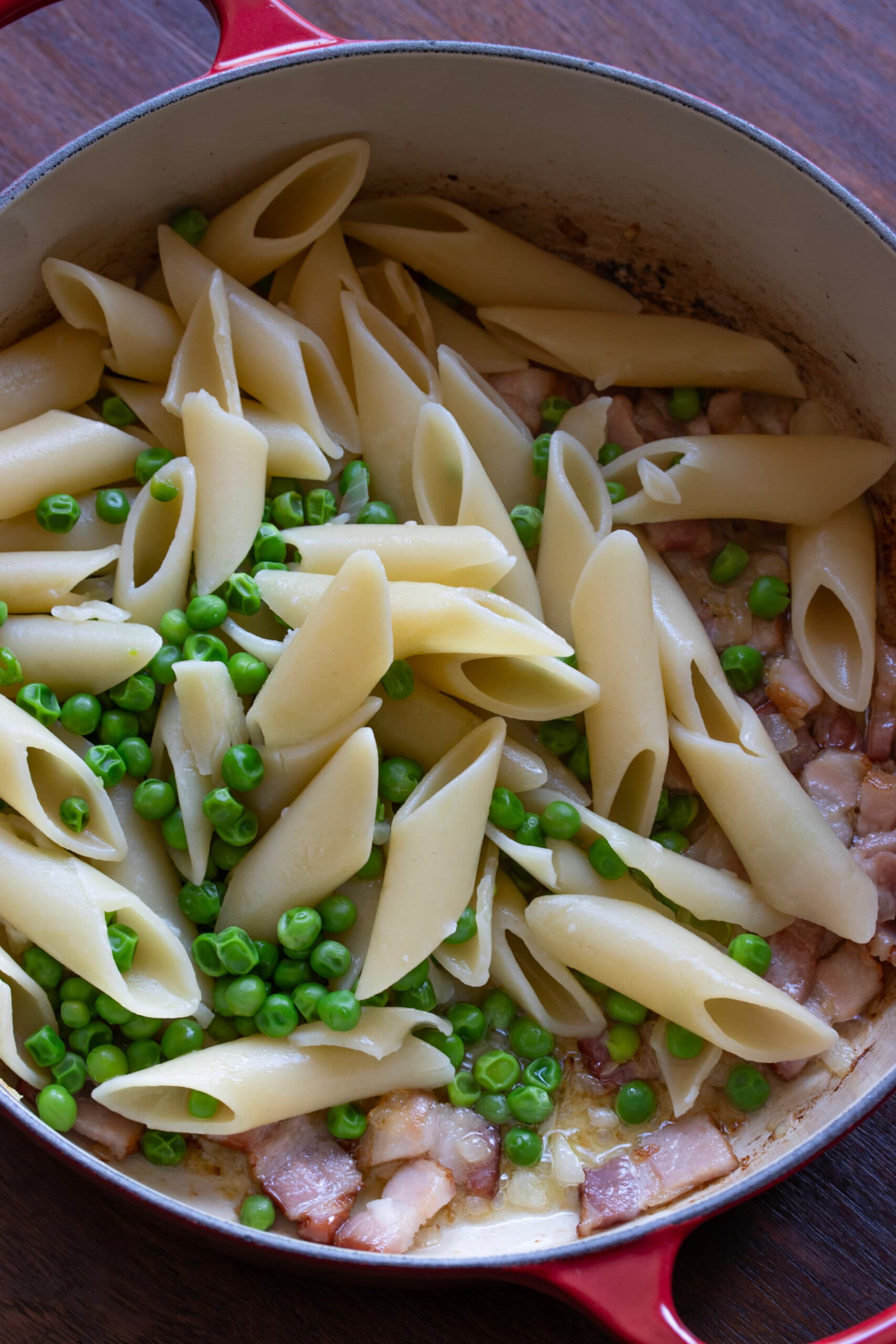 Creamy Penne Pasta with Peas and Bacon: A Quick Weeknight Meal