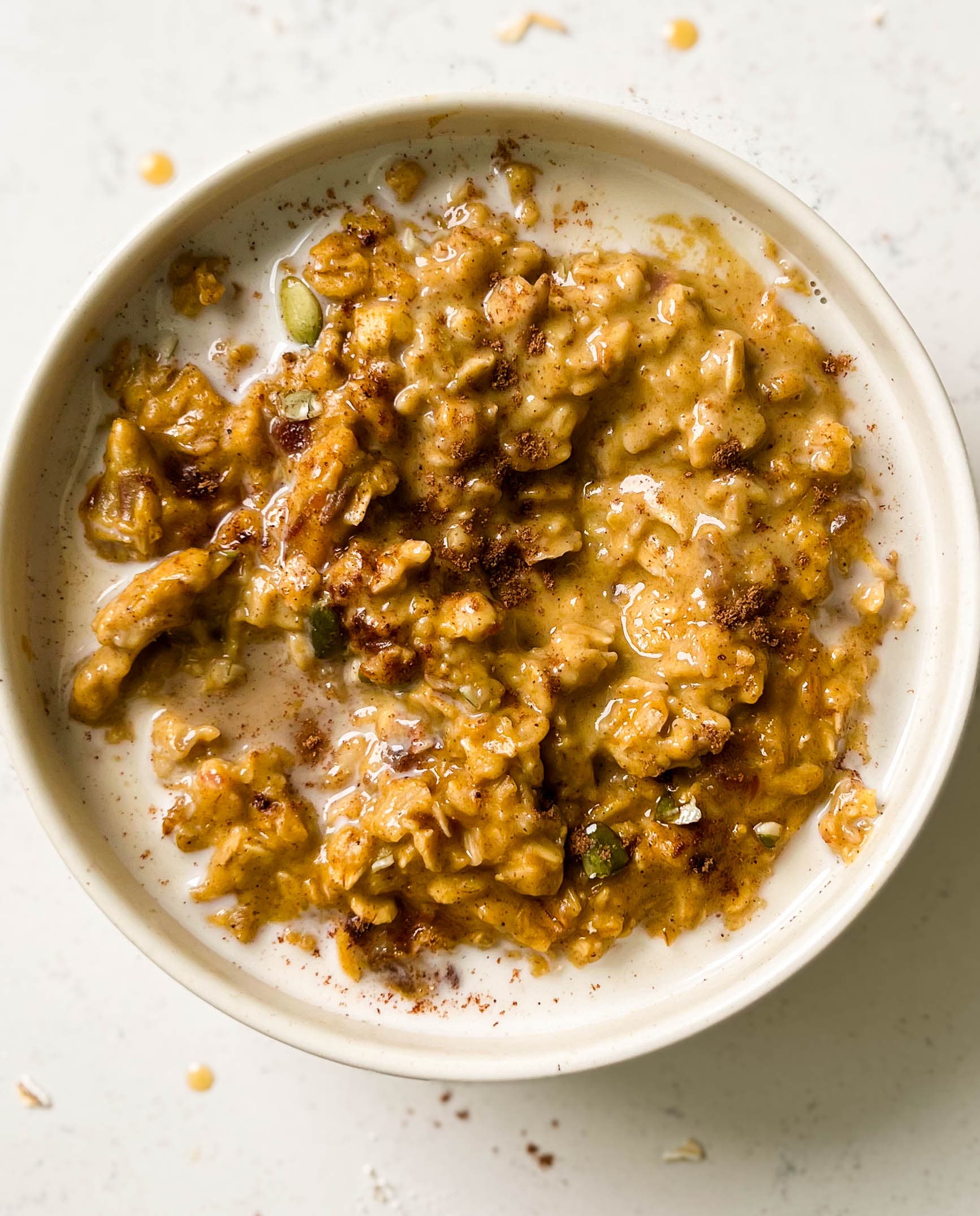 Pumpkin Spice Oatmeal with Dates and Pumpkin Puree