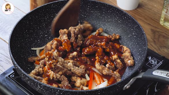 Crispy Chilli Beef with Sweet Chilli Sauce