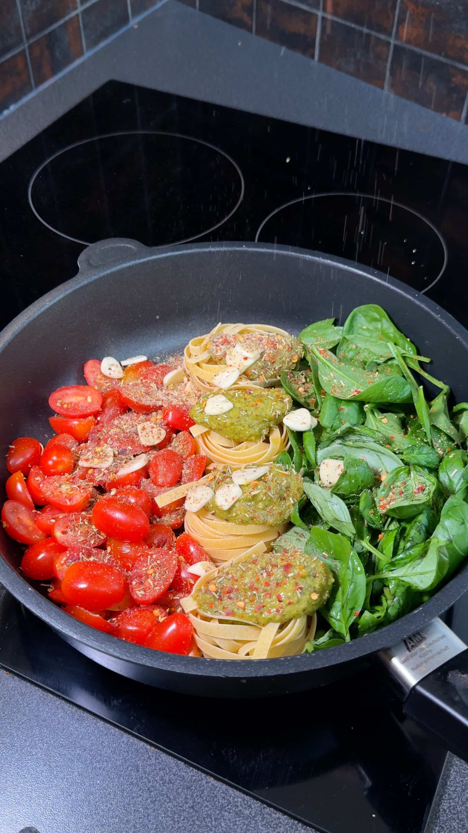 One-Pot Creamy Pesto Pasta with Tagliatelle and Cherry Tomatoes