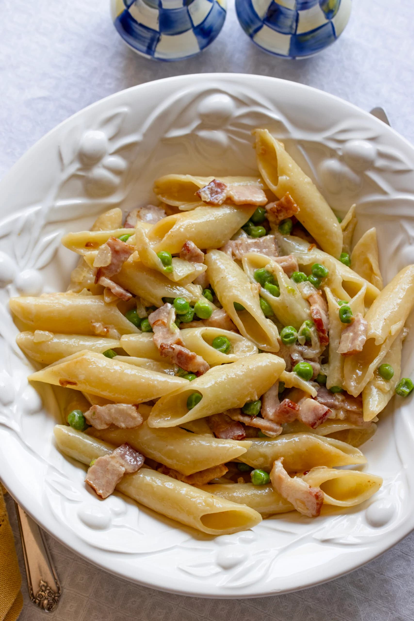 Creamy Penne Pasta with Peas and Bacon: A Quick Weeknight Meal